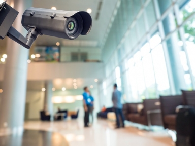 Beeld Steeds meer cameratoezicht en volgsystemen op het werk - Overtreden werkgevers de wet? De do’s & don’ts 