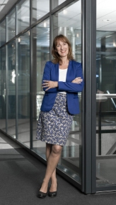 Beeld Ingrid Halewijn, HR-directeur TU Delft: ‘Experimenteren, dat past bij deze universiteit’