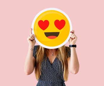 Beeld Manager onterecht ontslagen na versturen hartjes-emoji’s